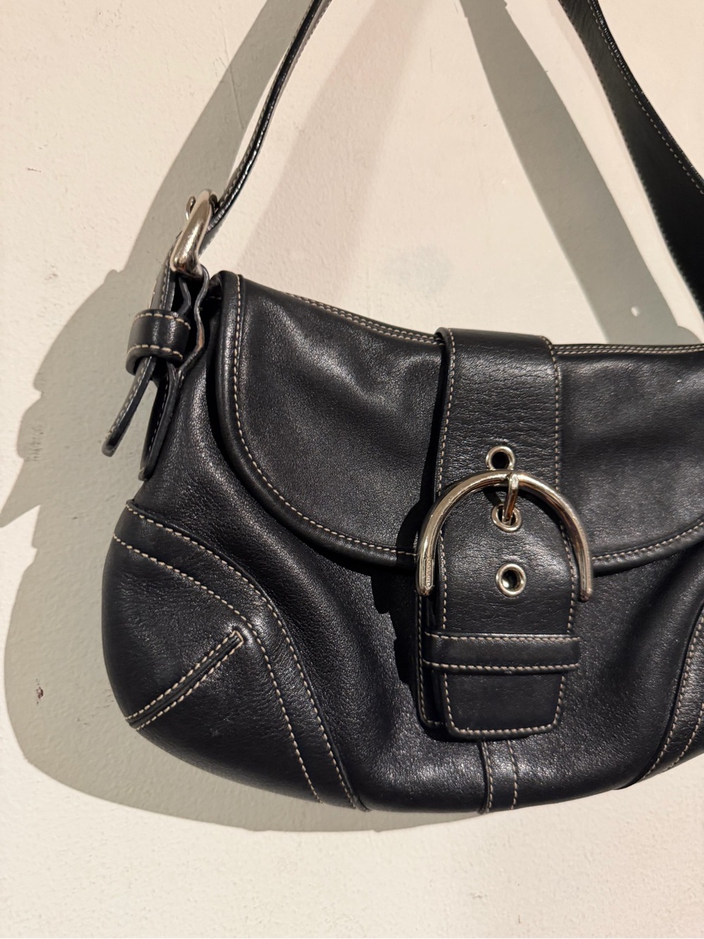 Coach soho Black Leather Buckle-Front Shoulder Bag - Picture 2 of 9